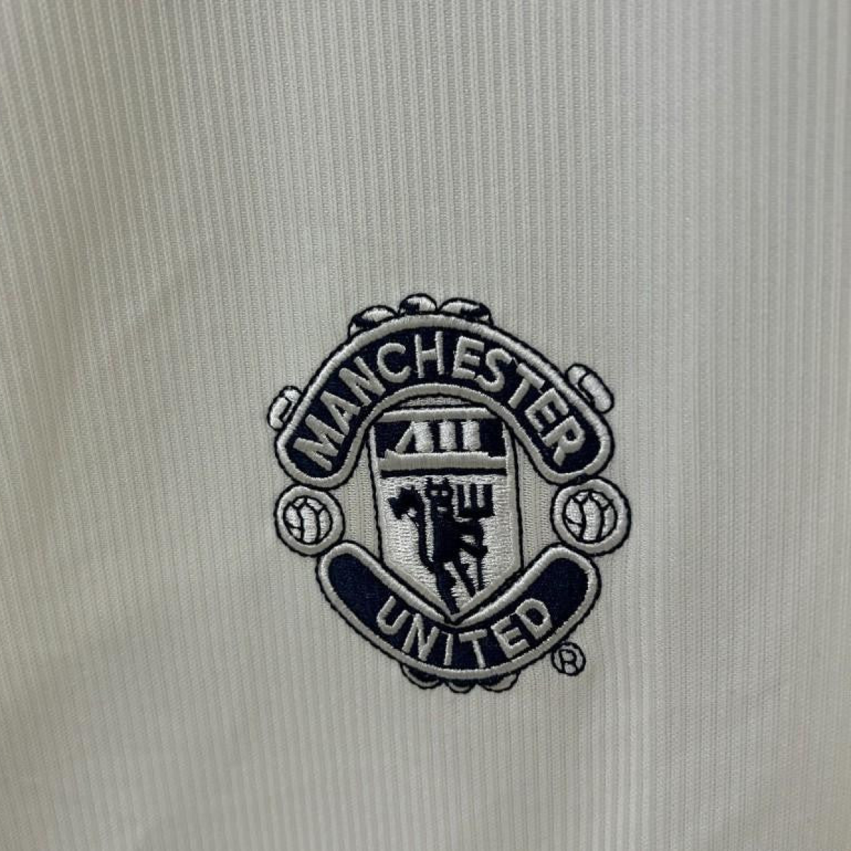 00/01 Retro Manchester United Away Jersey