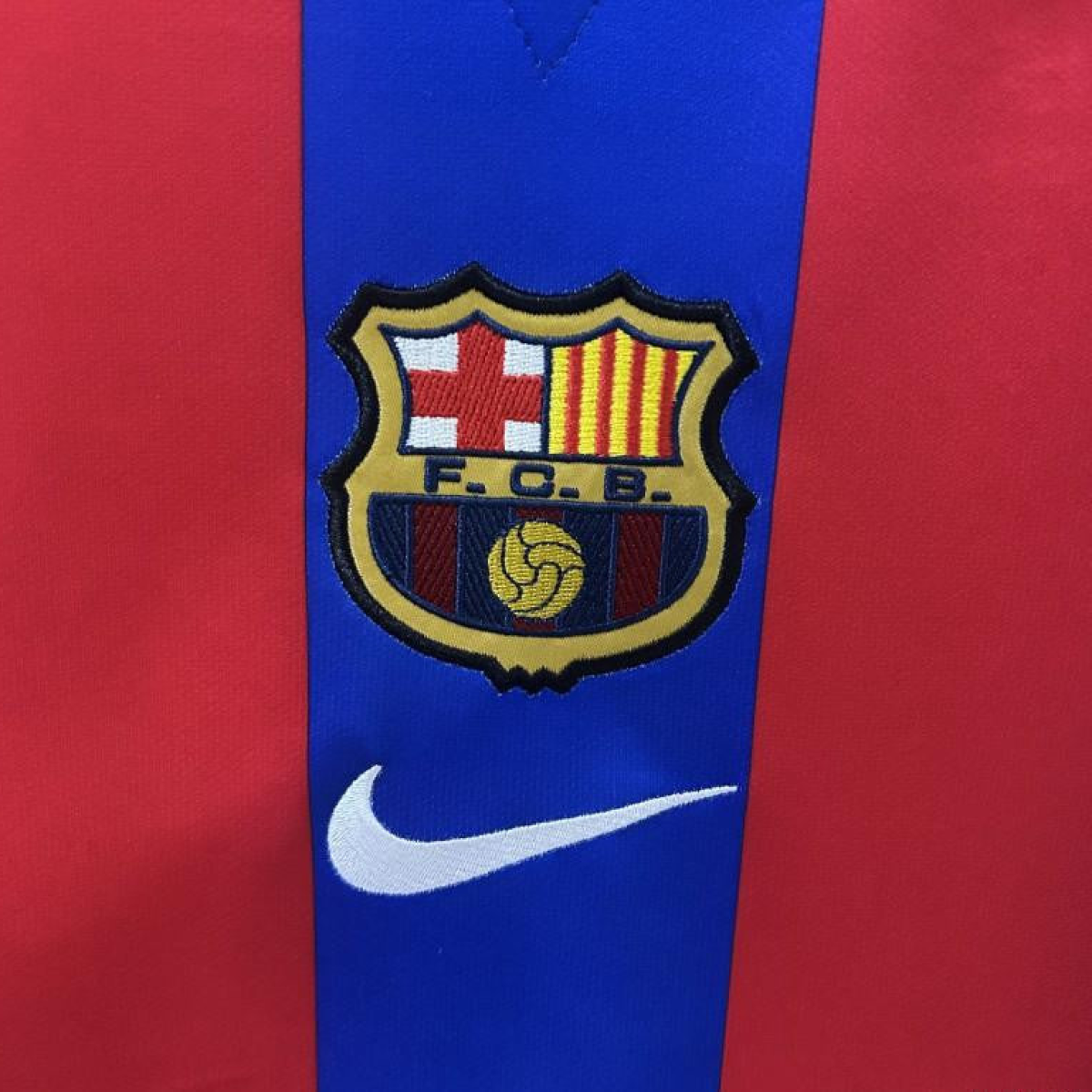 01/02 Retro Barcelona Home Jersey