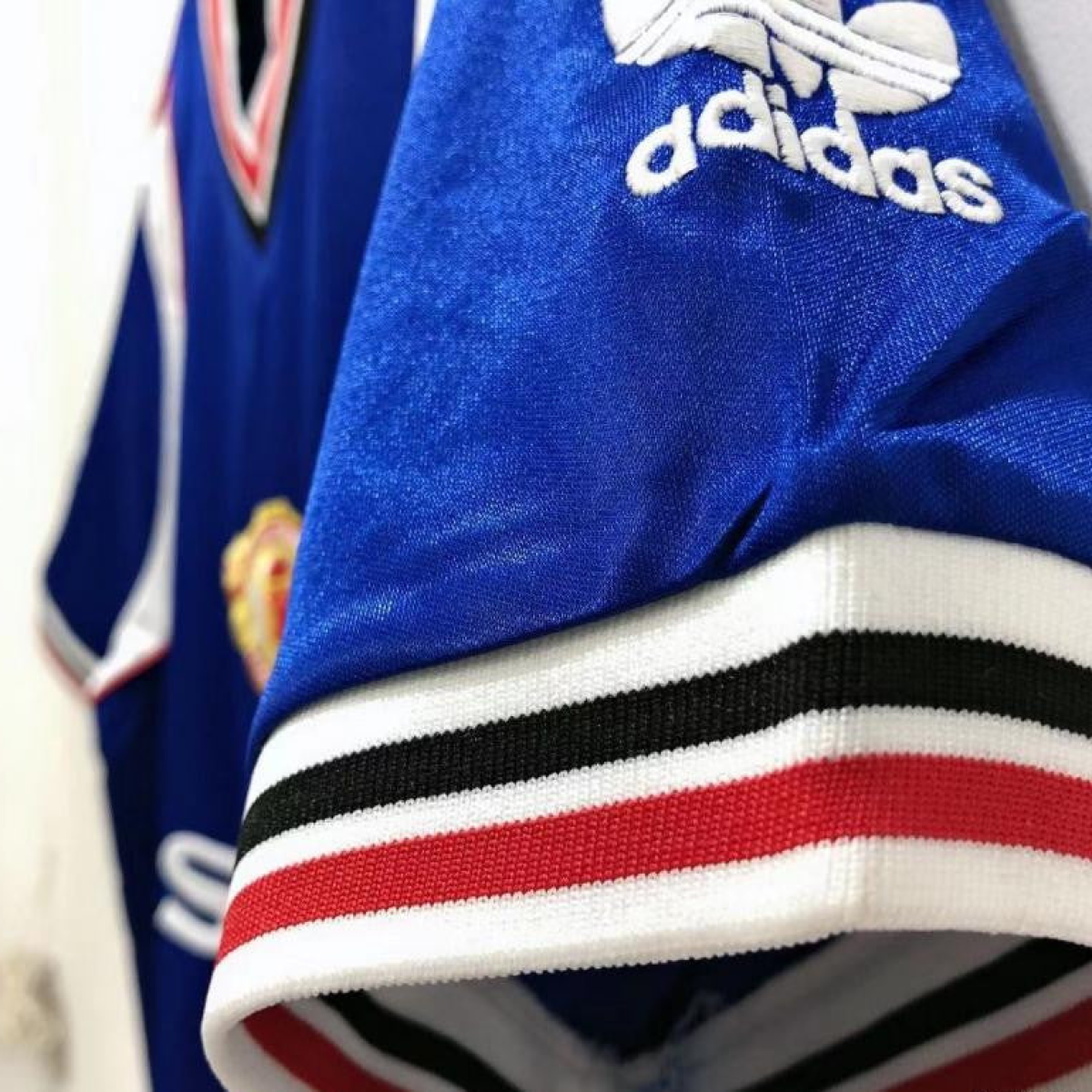 Retro 84/85 Manchester United Away Soccer Jersey