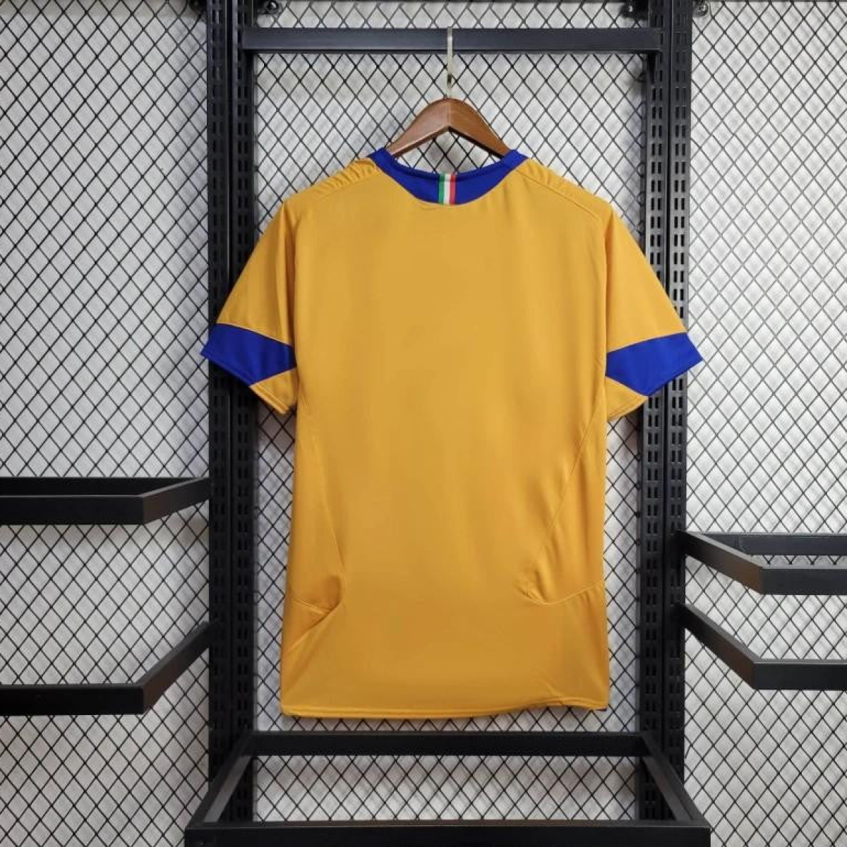 2005/06 Retro Juventus Third Jersey