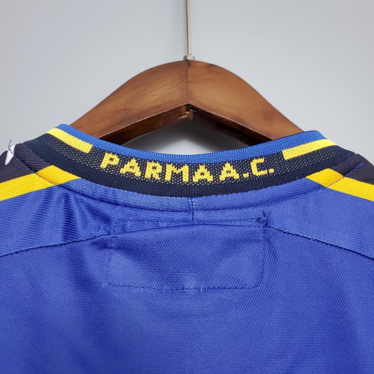 Retro Parma 01/02 home Soccer Jersey