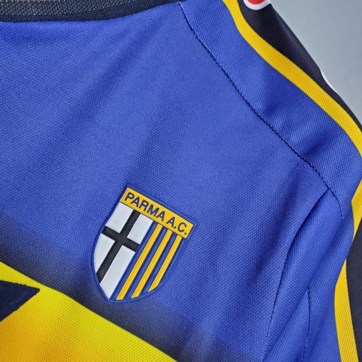 Retro Parma 01/02 home Soccer Jersey